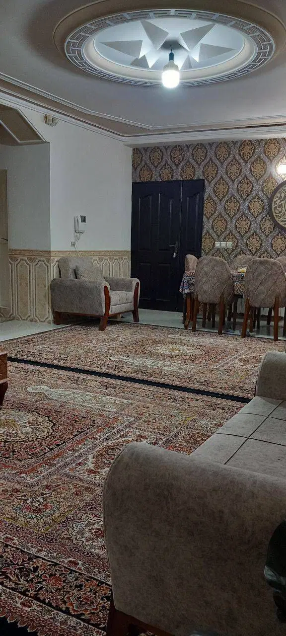 100متری طبقه سوم باآسانسور  ( تخلیه  )