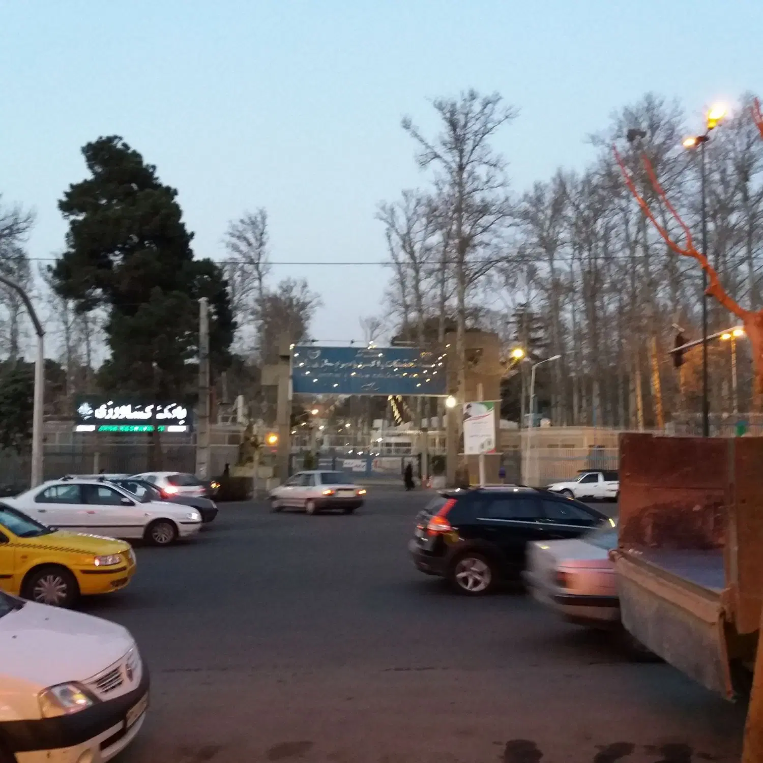 مغازه حصارک خ اصلی