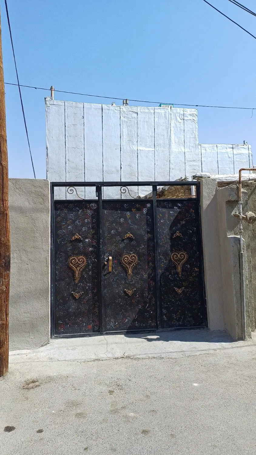 زمین چهار دیواری