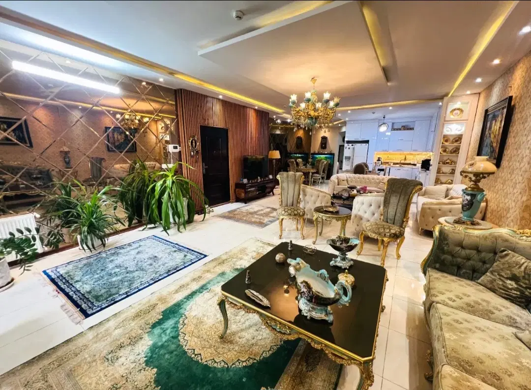 فروش همکف حیاط دار در ویلا کد3052