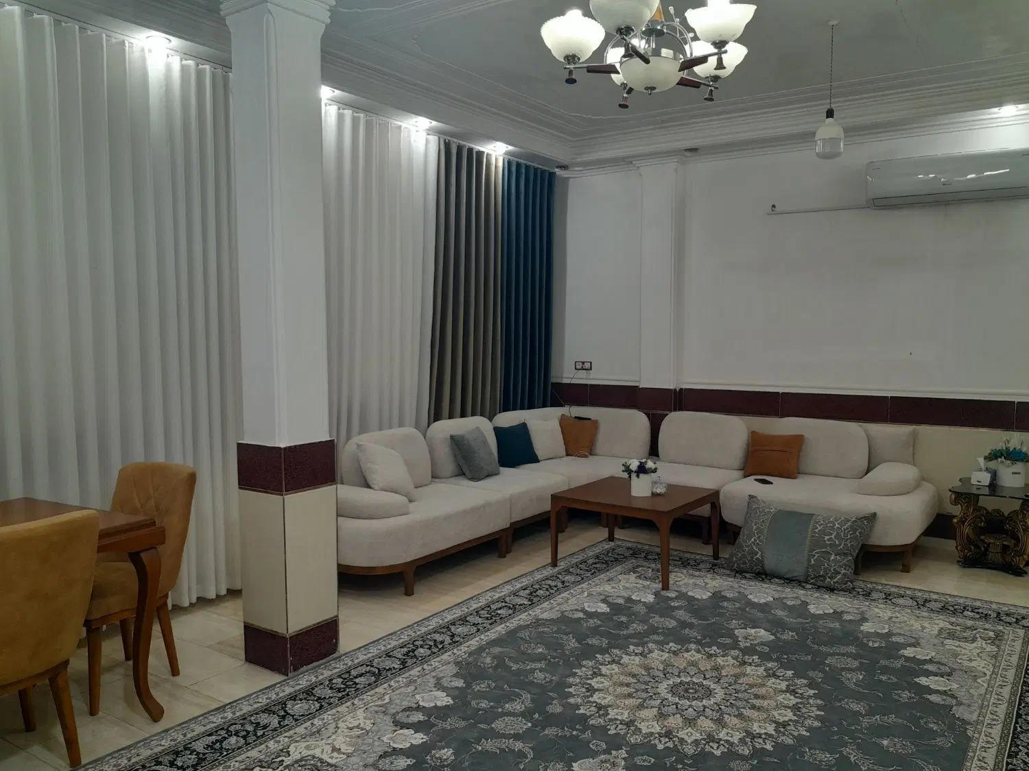واحد مسکونی دو طبقه واقع در خیابان نصر
