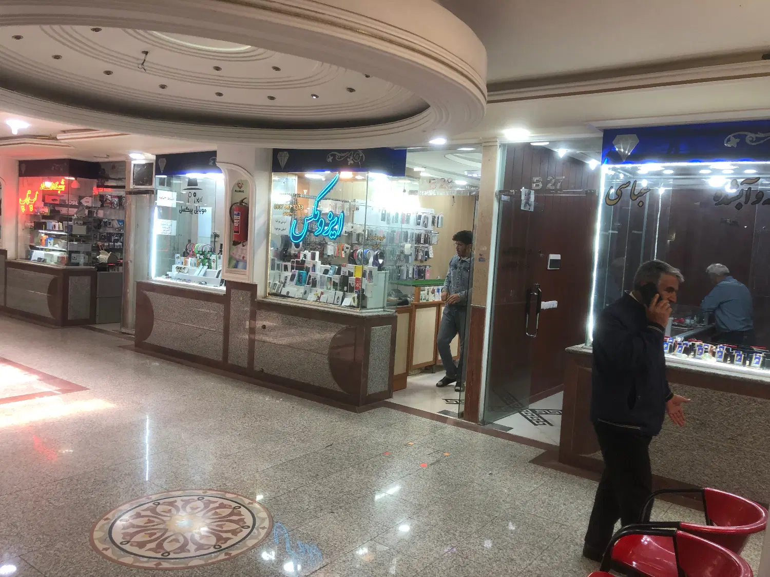 فروش و اجاره مغازه در مجتمع تجاری