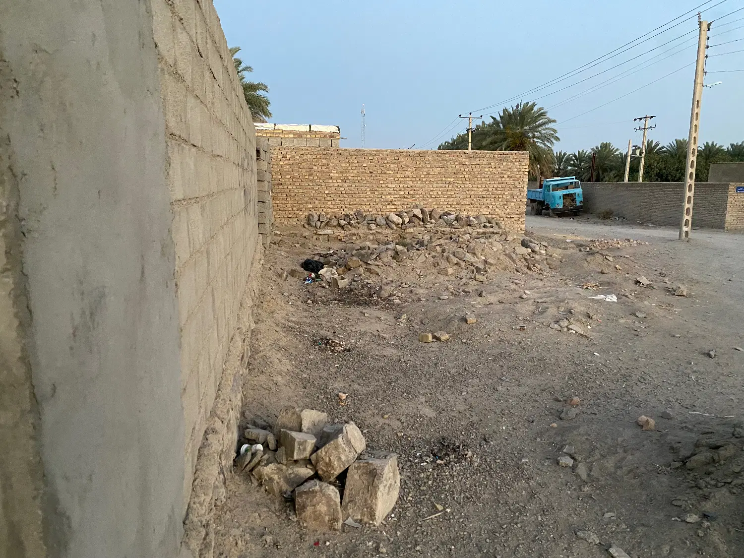 منزل ۸۳۰متر ۱۰۰متر تجاری و ۲۲۰فونداسیون و ۱۵۰ بنا