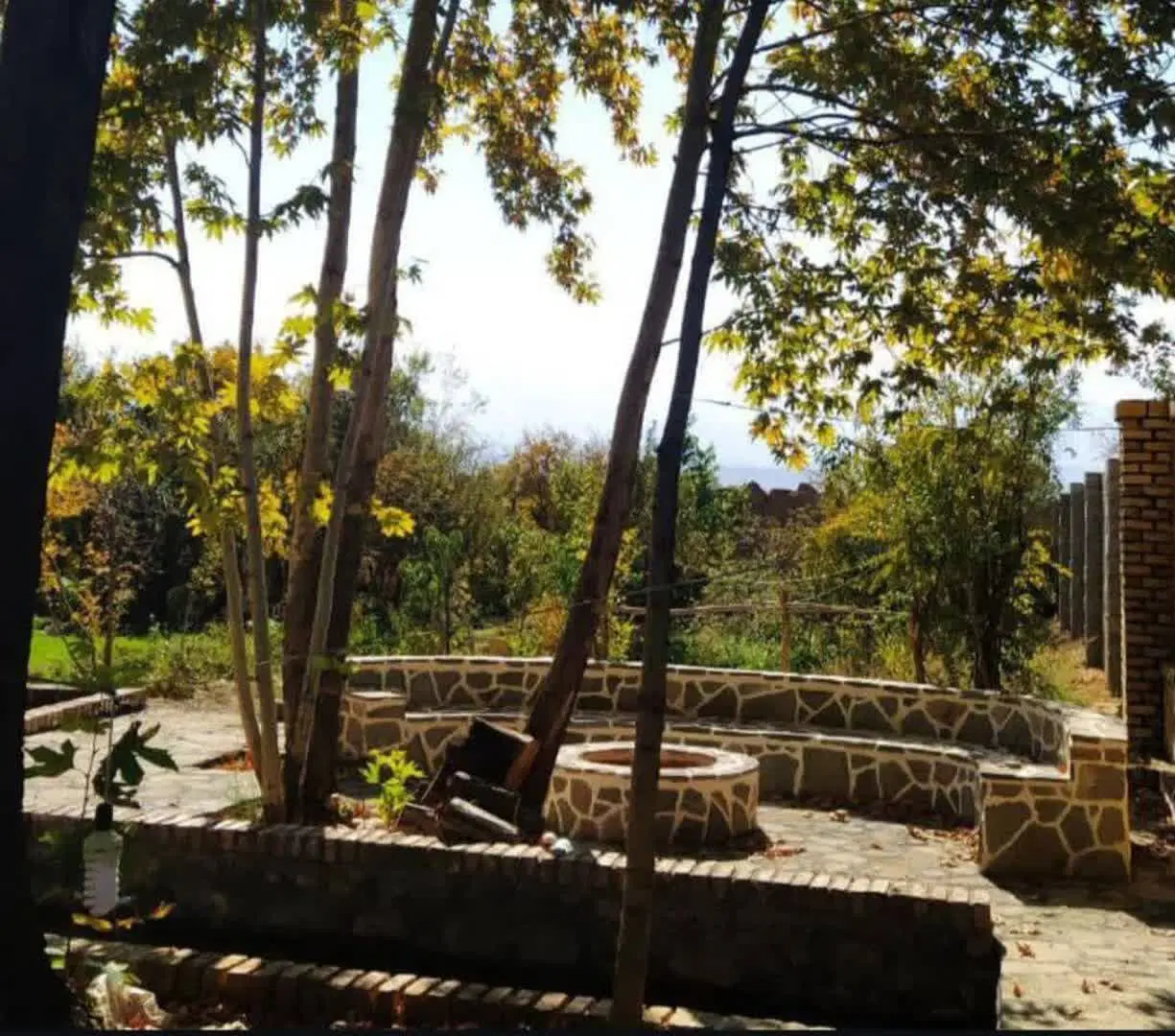 خونه باغ با اب روان