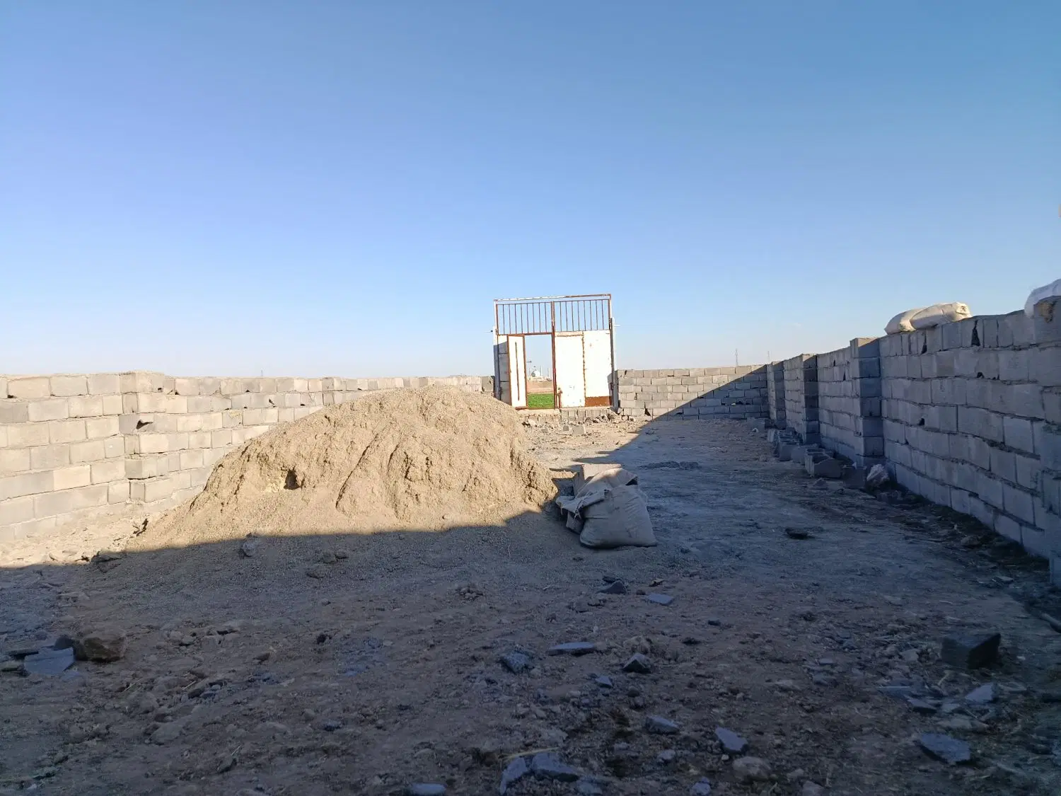 چهار دیواری لوکیشن بسیار خوب