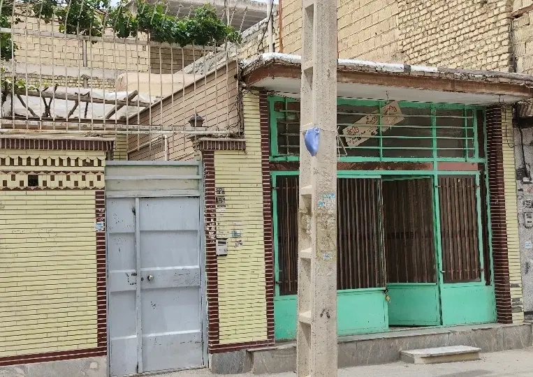خانه ویلایی ۱۱۷ متری همراه مغازه