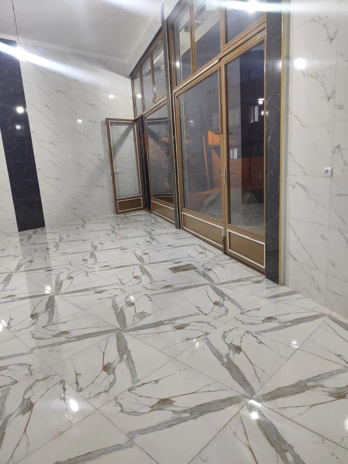 اجاره مغازه ۵۰ متری دارای سرویس بهداشتی
