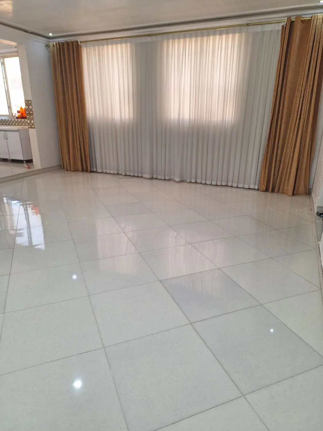 خانه ۲طبقه با پیلوت مغازه