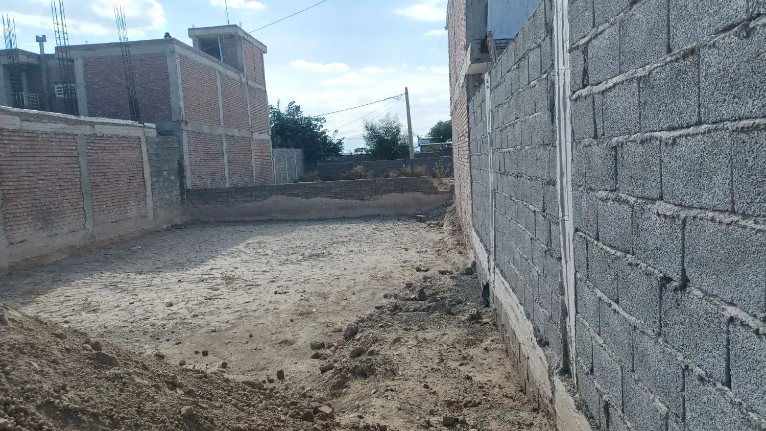 فروش 10_5قصب زمین مسکونی در خالق اباد کوچه ولایت 3