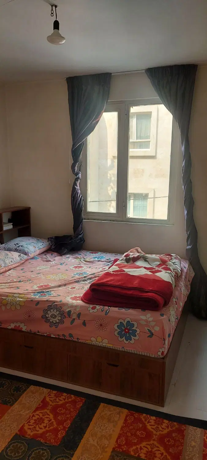 رهن کامل تک واحدی، دو طرف نورگیر