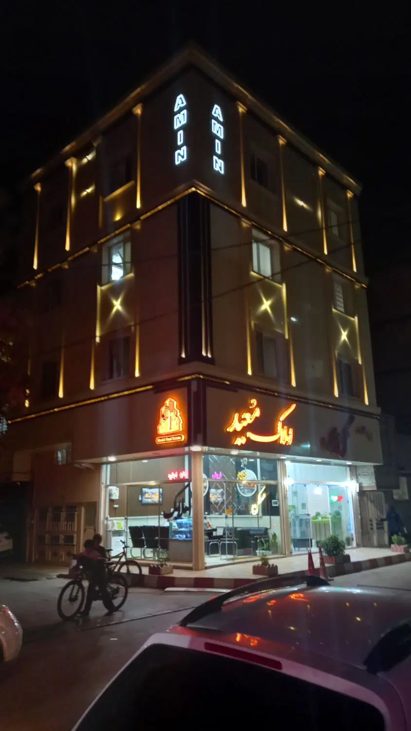 آپارتمان ۹۵متری سردونبش تمیز پارکینگ در ایثارگران