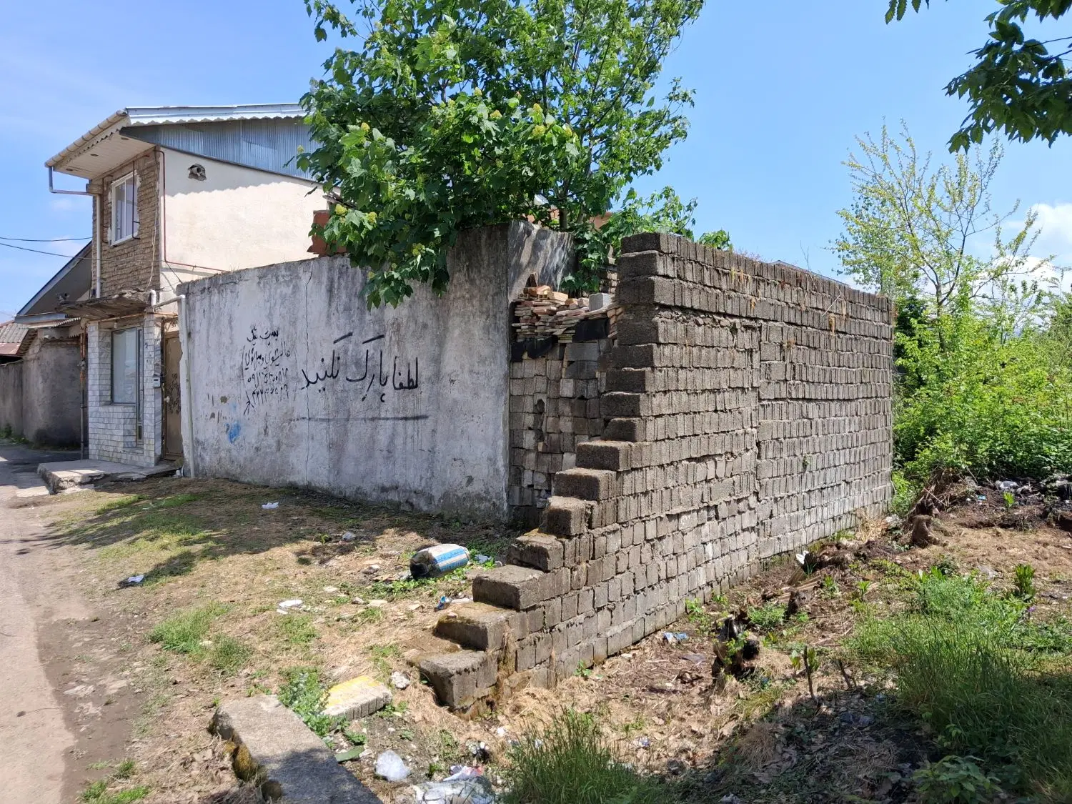 ملک ۱۹۸ متری با خانه ۶۰ متری و مغازه