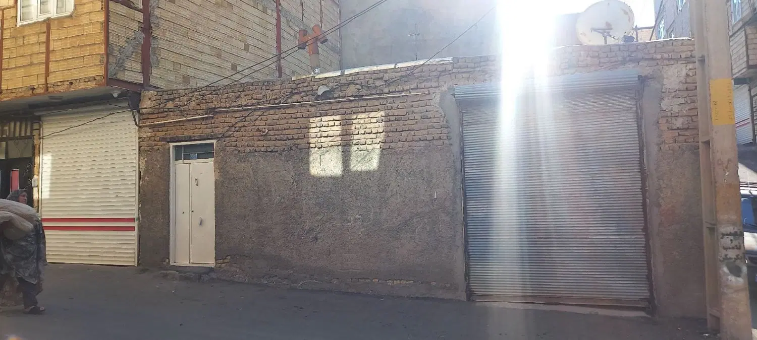 یکباب حیاط مسکونی ۱۰۰ متر مربع دونبش در خلیل آباد