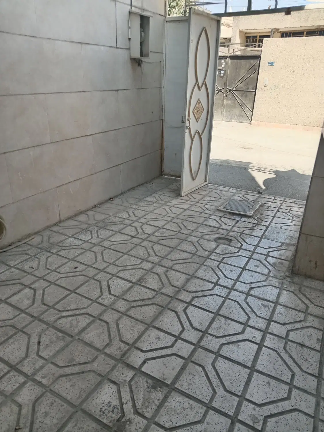 اپارتمان همکف بزرگ 130 متری
