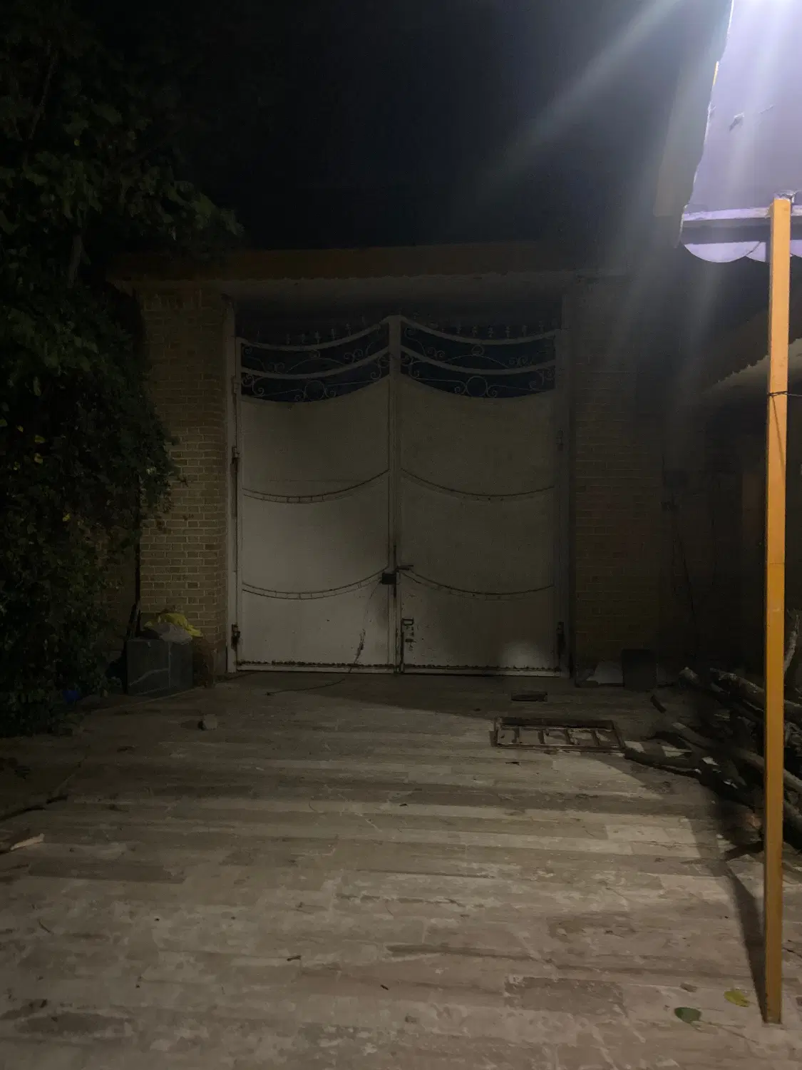 زمین باغی