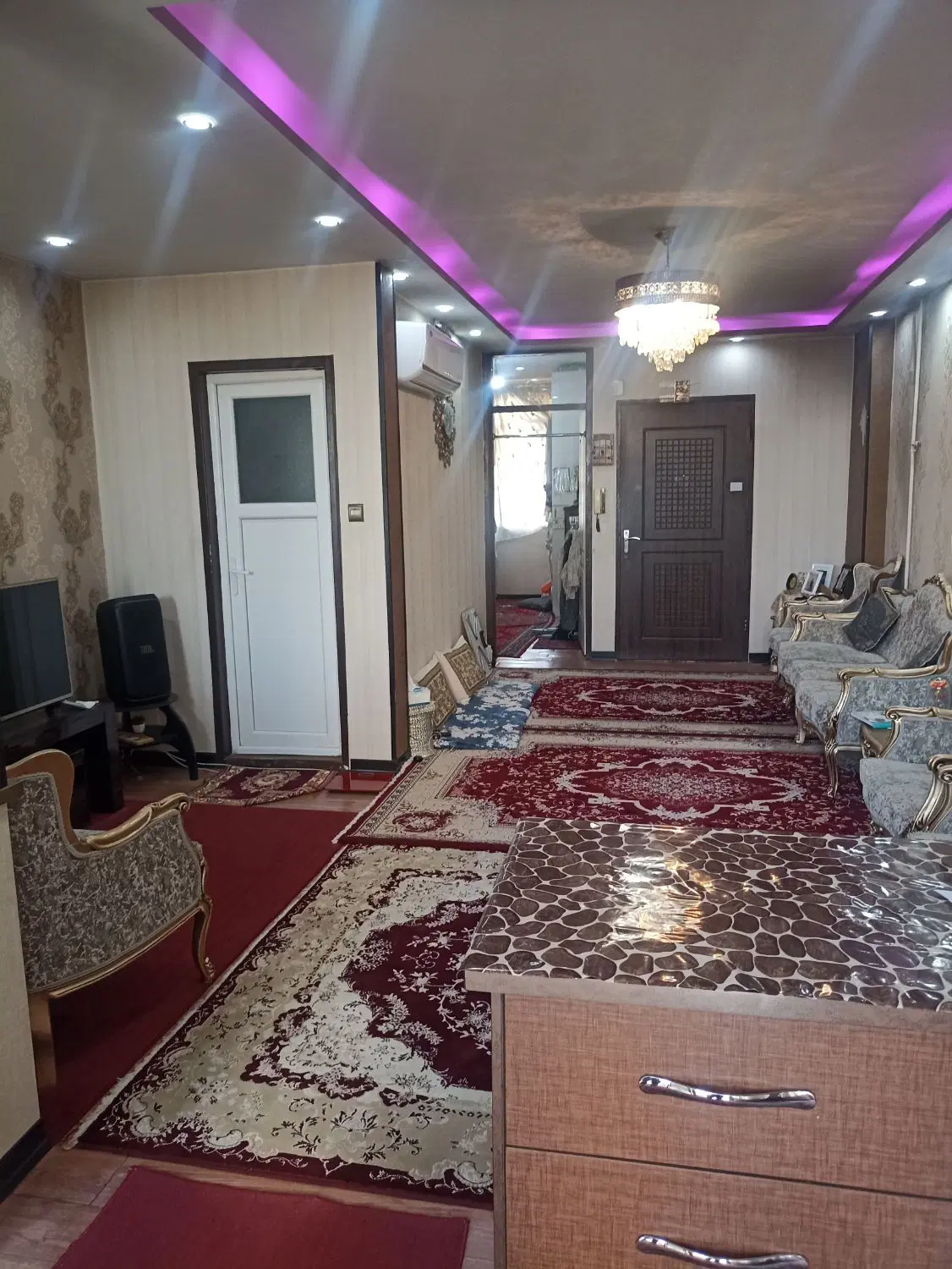 آپارتمان  شیک و خوش نقش ونور گیر عالی ،تک واحدی