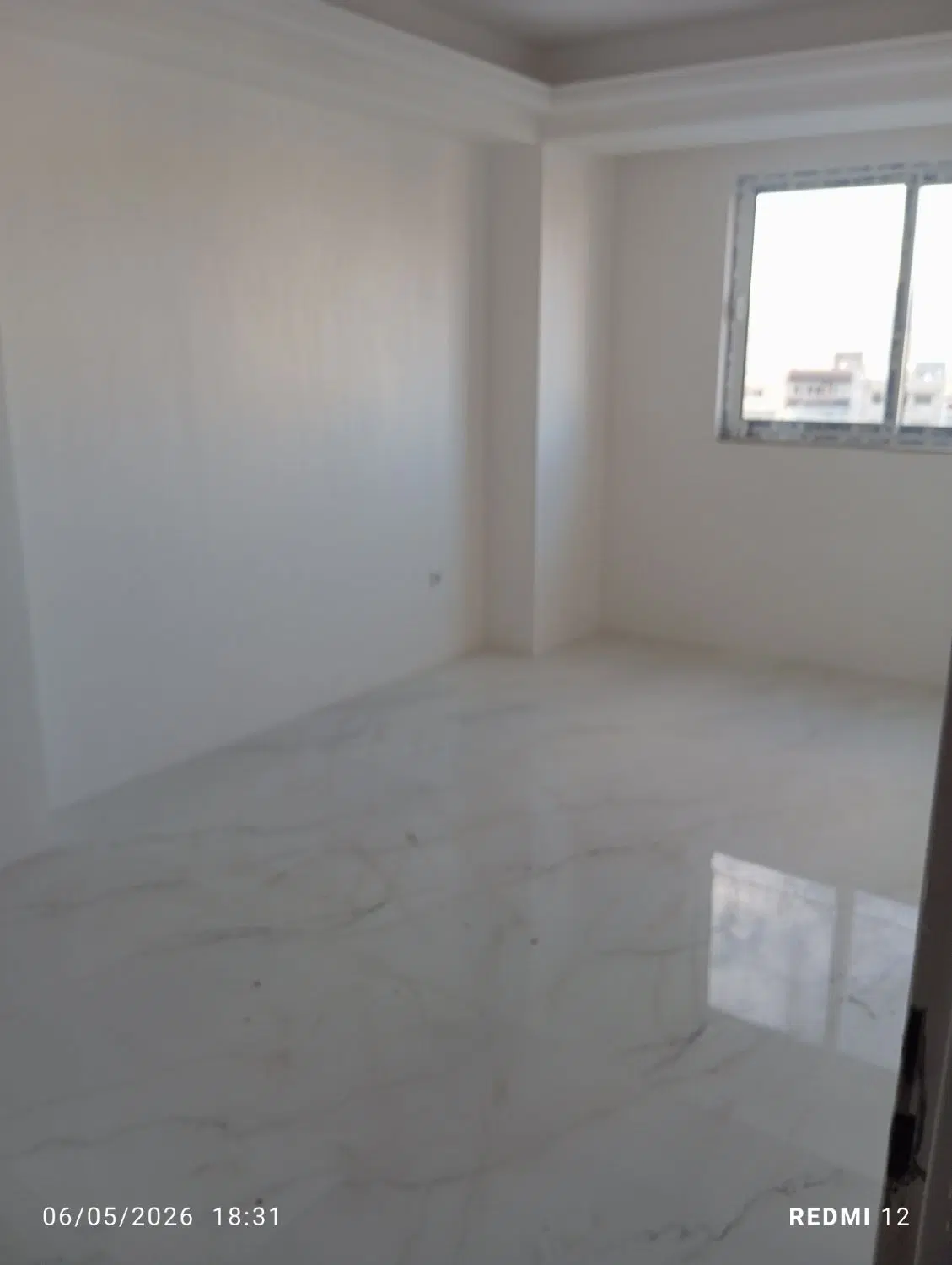 آپارتمان جنوبی طبقه 3از 5 جنوبی _زعفرانیه_ملک نیلی