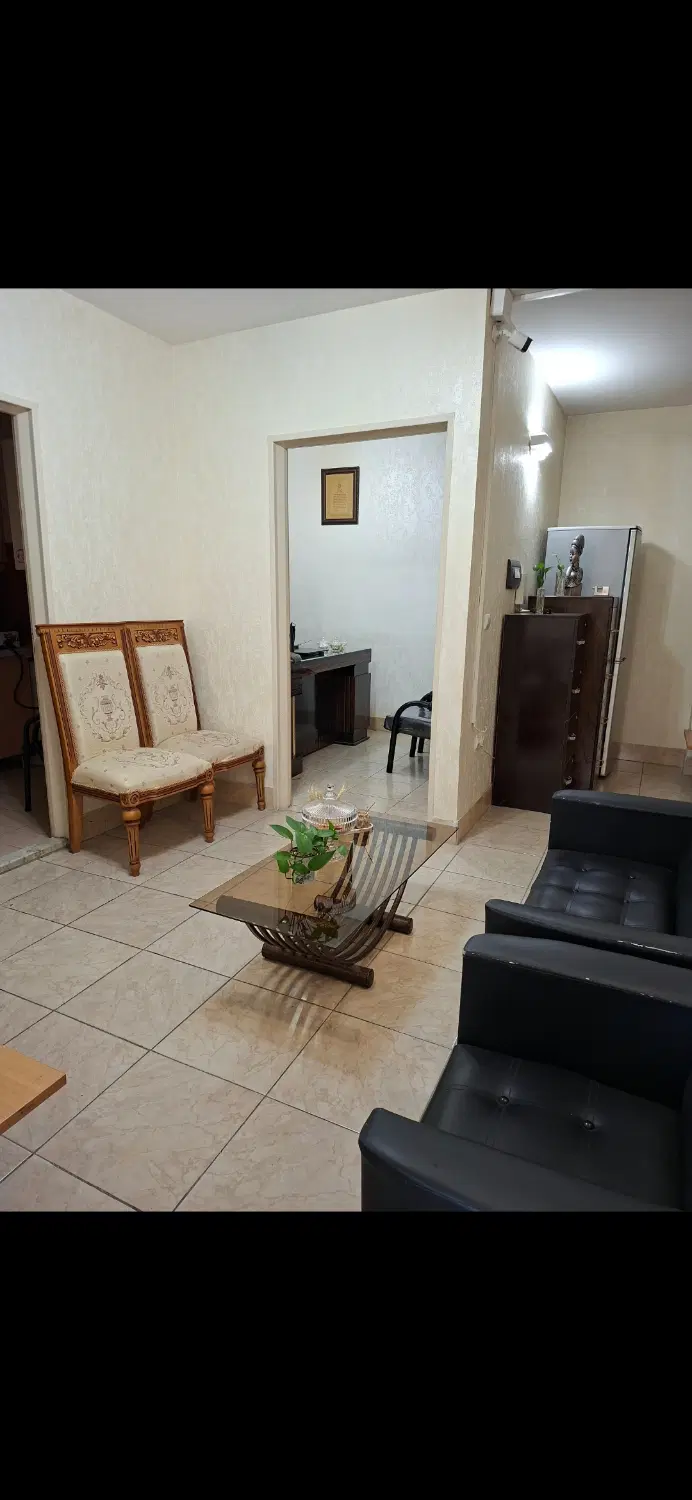 اجاره اتاق مشترک به همکار وکیل خانم