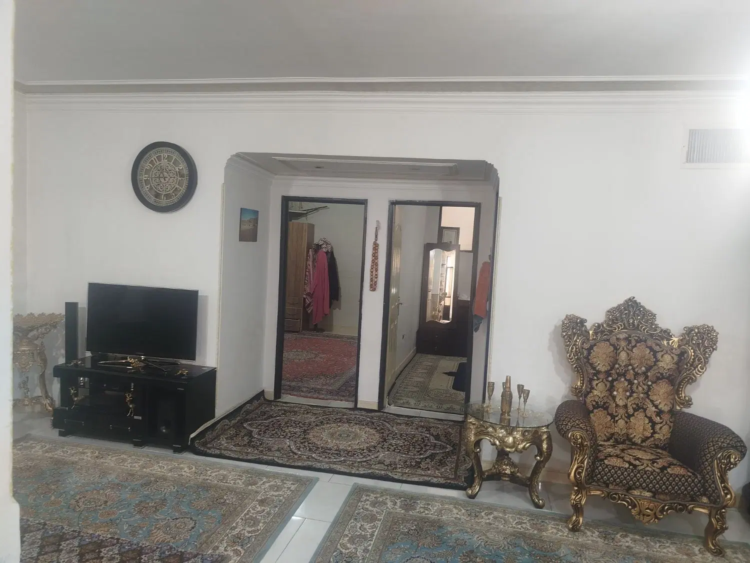 فروش آپارتمان 100متری مرتب دریک آپارتمان سه طبقه