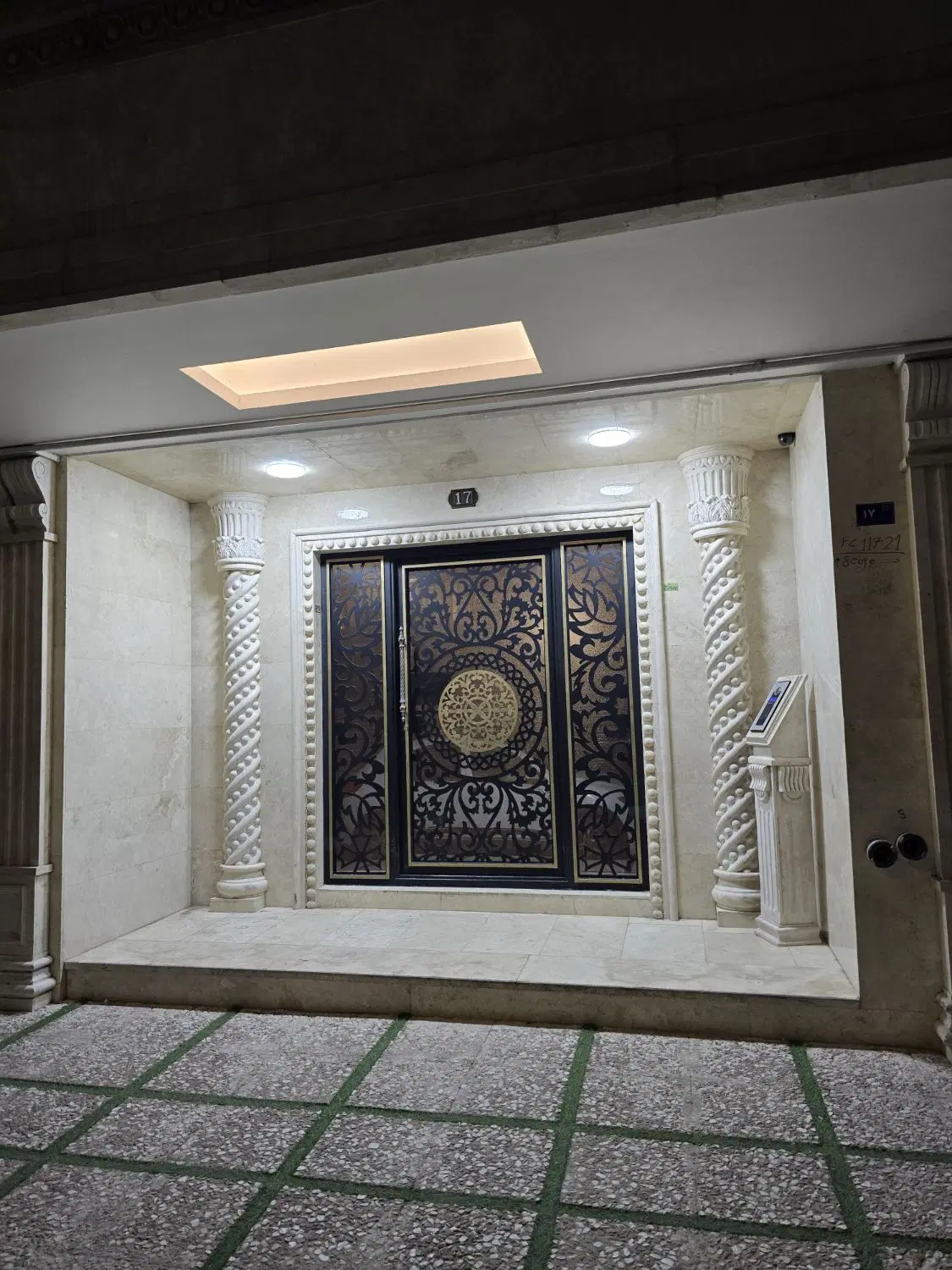 آپارتمان ۱۱۰ متری کریمی فول
