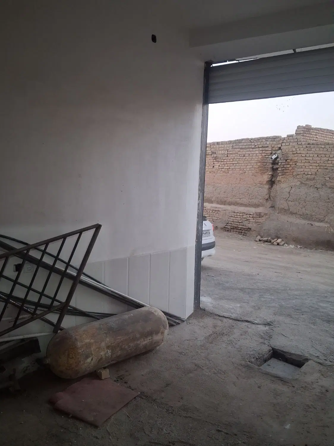 خونه یک خواب نوساز و پارکینگ دار با درب برقی