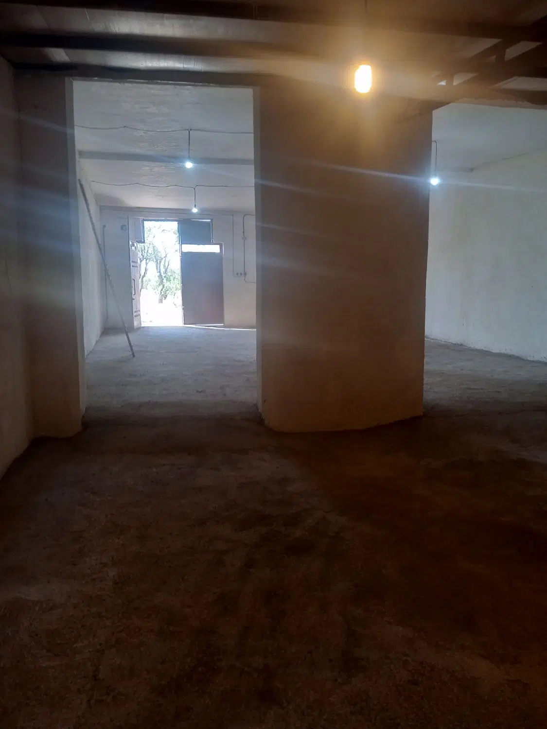 سوله ۱۵۰متری مناسب انبار نزدیک شهر