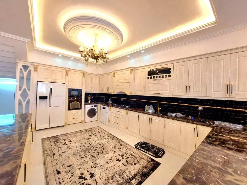 عمارت لوکس شازده