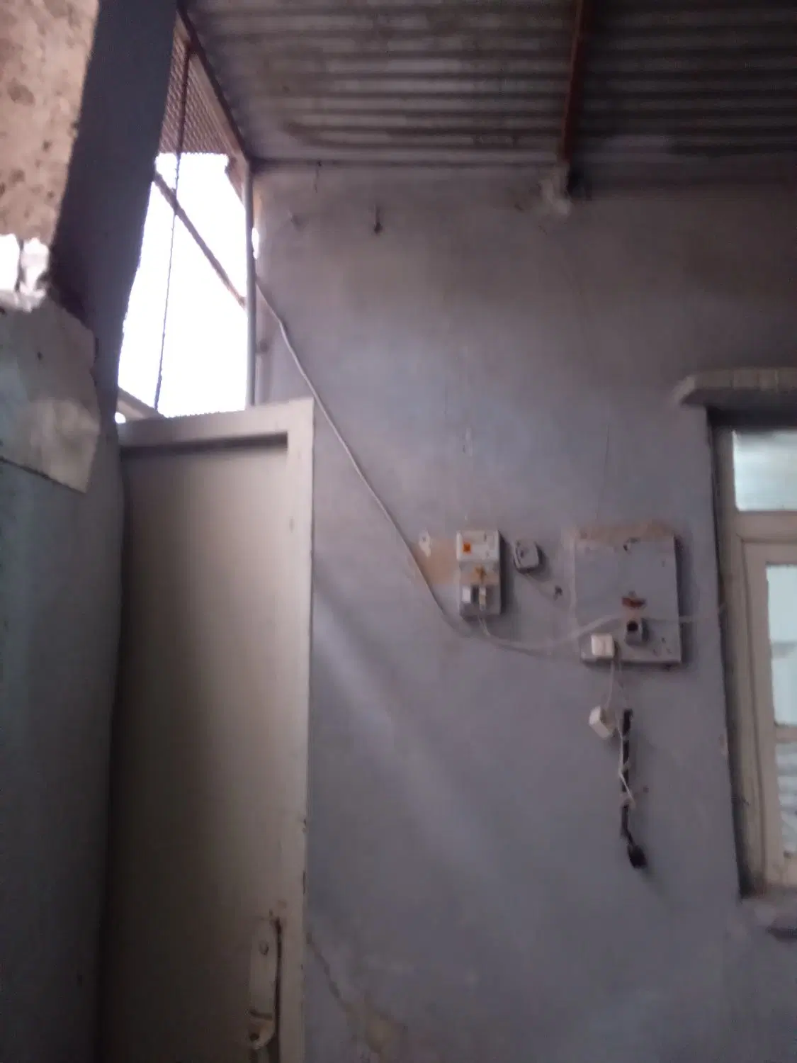 خانه ۷۰متری ۲خوابه حیاط داره زیر زمین ۱۲متری