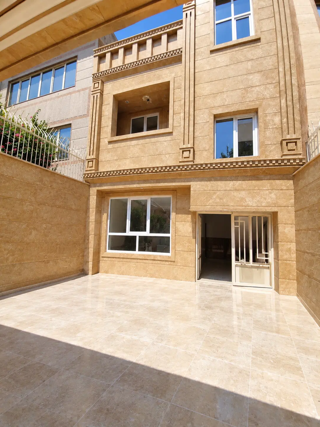 ویلایی همکف بالا