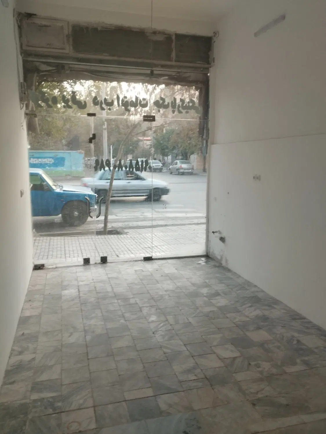 مغازه ای 20 متری حاشیه خیابان تجاری