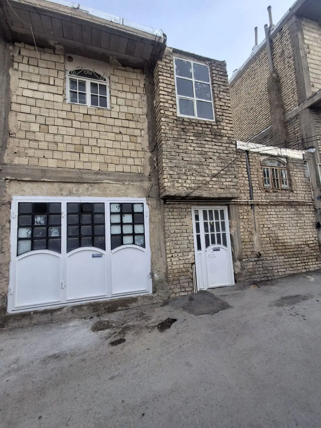 منزل یک خوابه نزدیک به خیابان اصلی شاپورجان