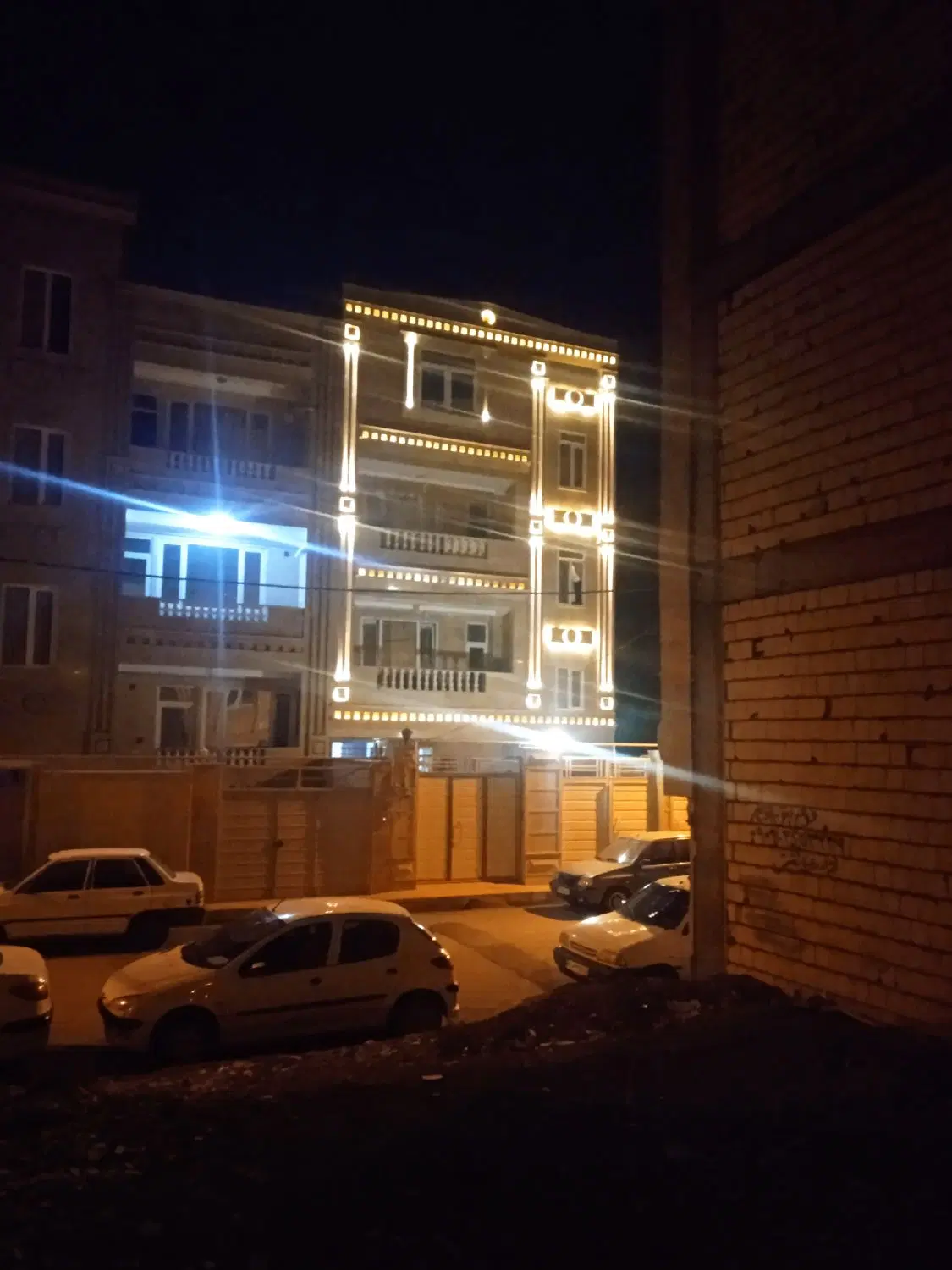 ساختمان 3طبقه نانوایان
