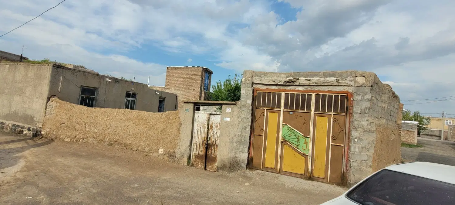 ۳۰۰ متر خانه کلنگی بفروش میرسد