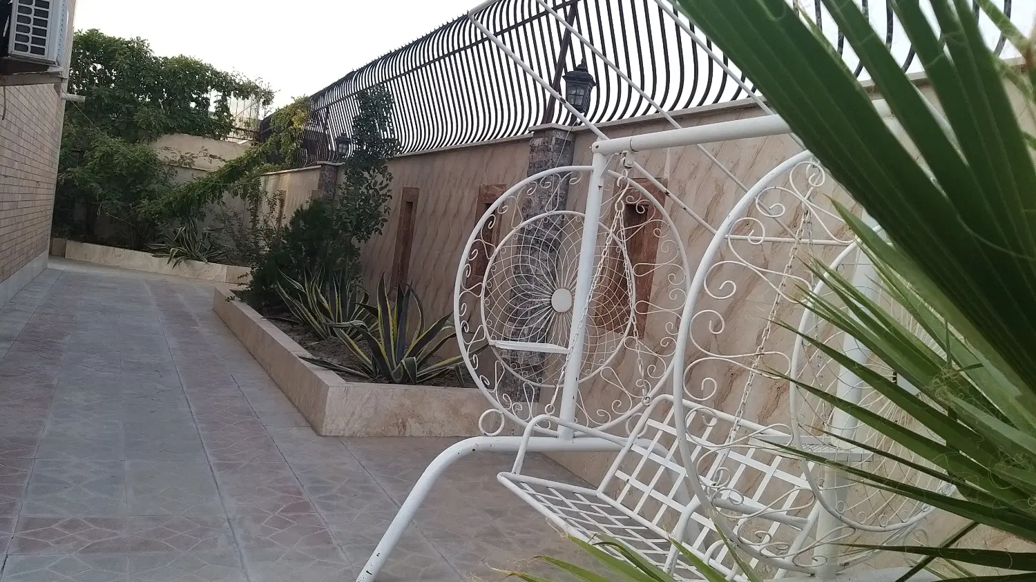 سکونت در خانه ویلایی ۸۵۰ متری و زیبا
