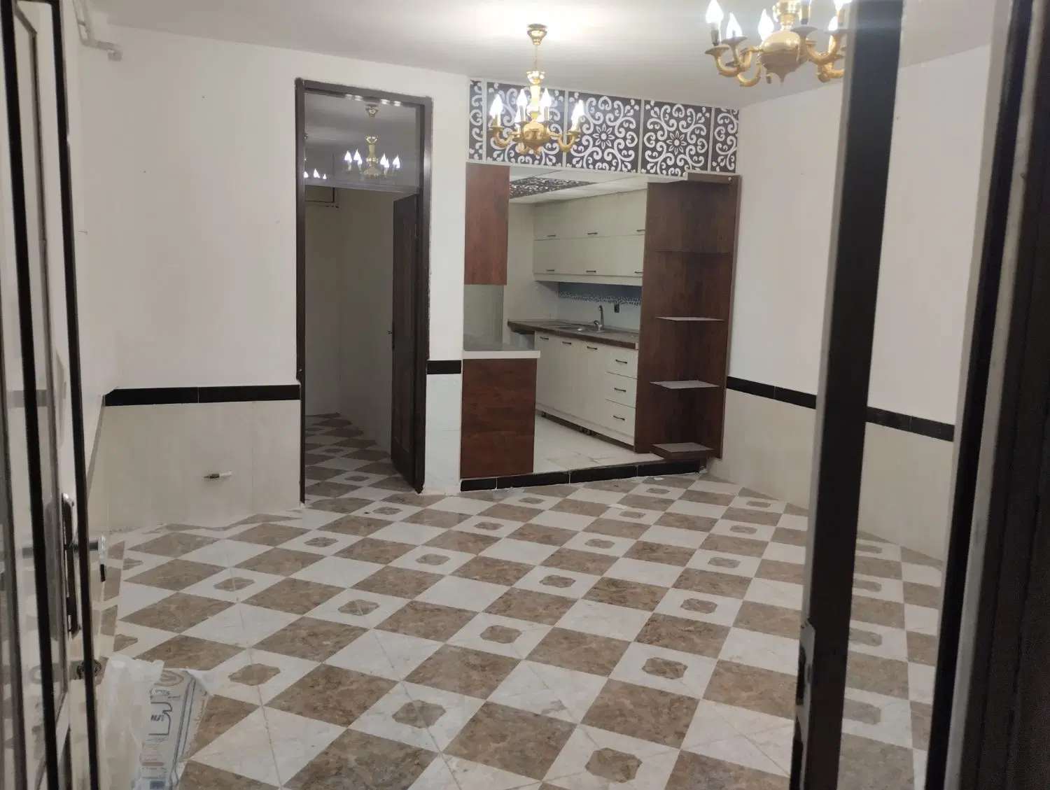 خانه ۷۸ متری نایسر خیابان حاجی فیضه حیاط ماشین رو