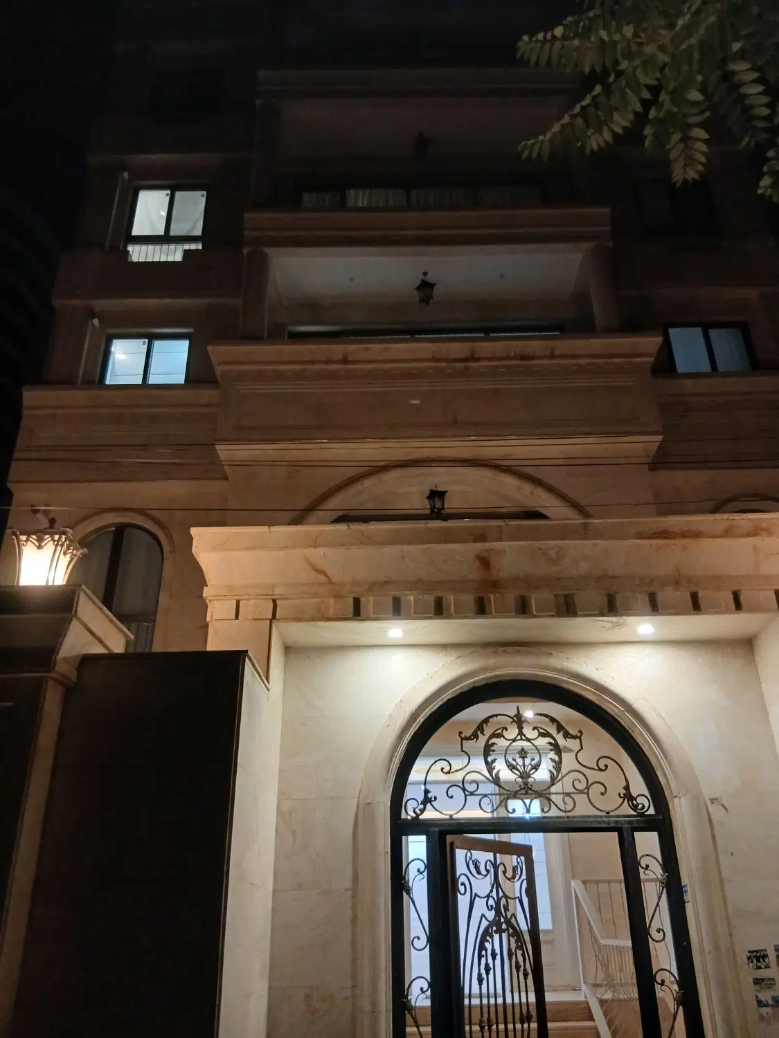 رهن کامل واحد ۲۰۰ متری