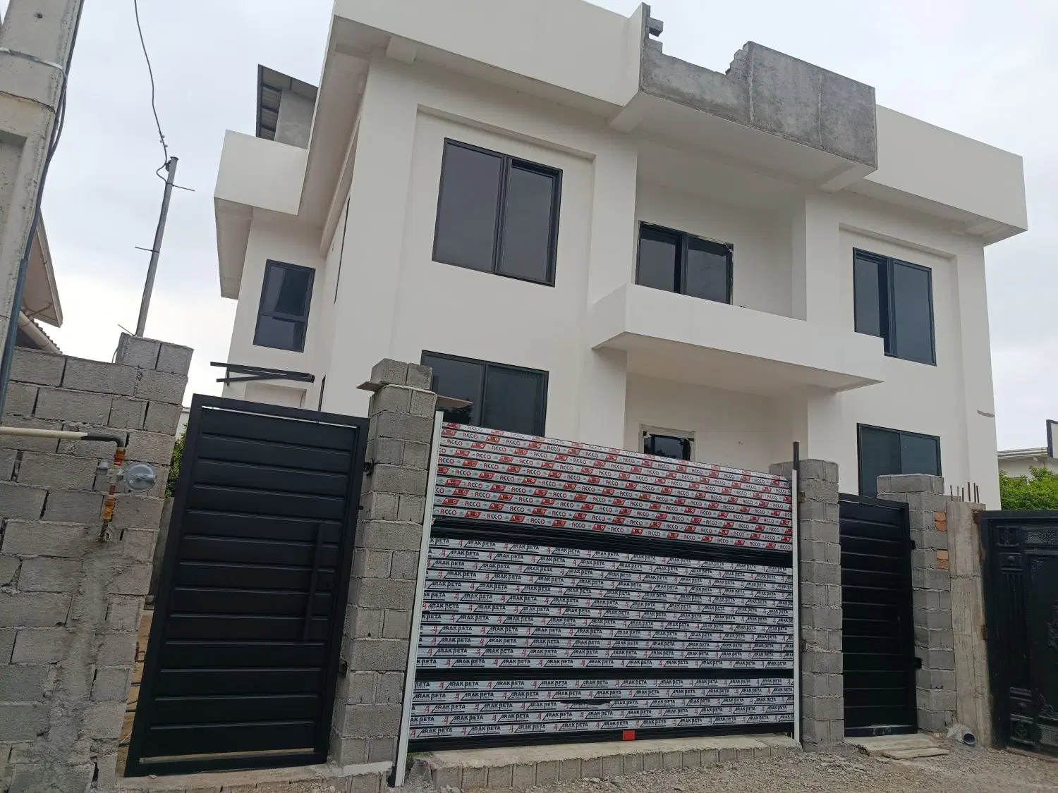 فروش یک واحد ۱۵۰ متری رویان