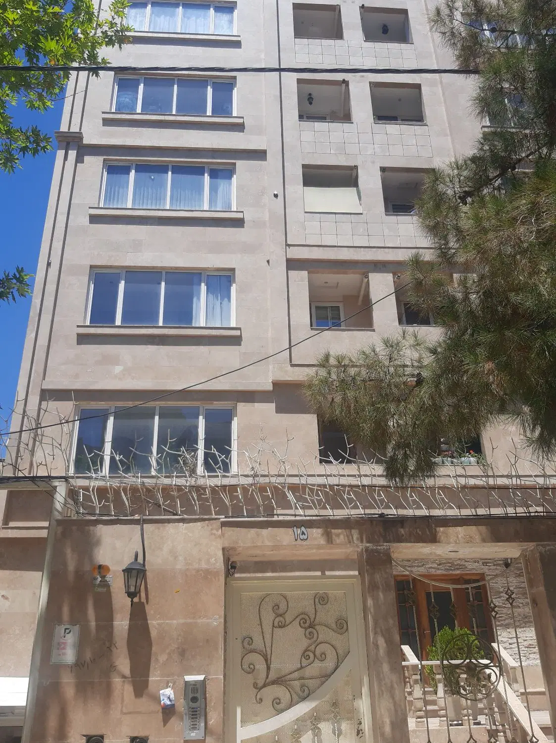 آپارتمان ۱۷۵ متری تخلیه ۳خواب تمیز اول دانشجو