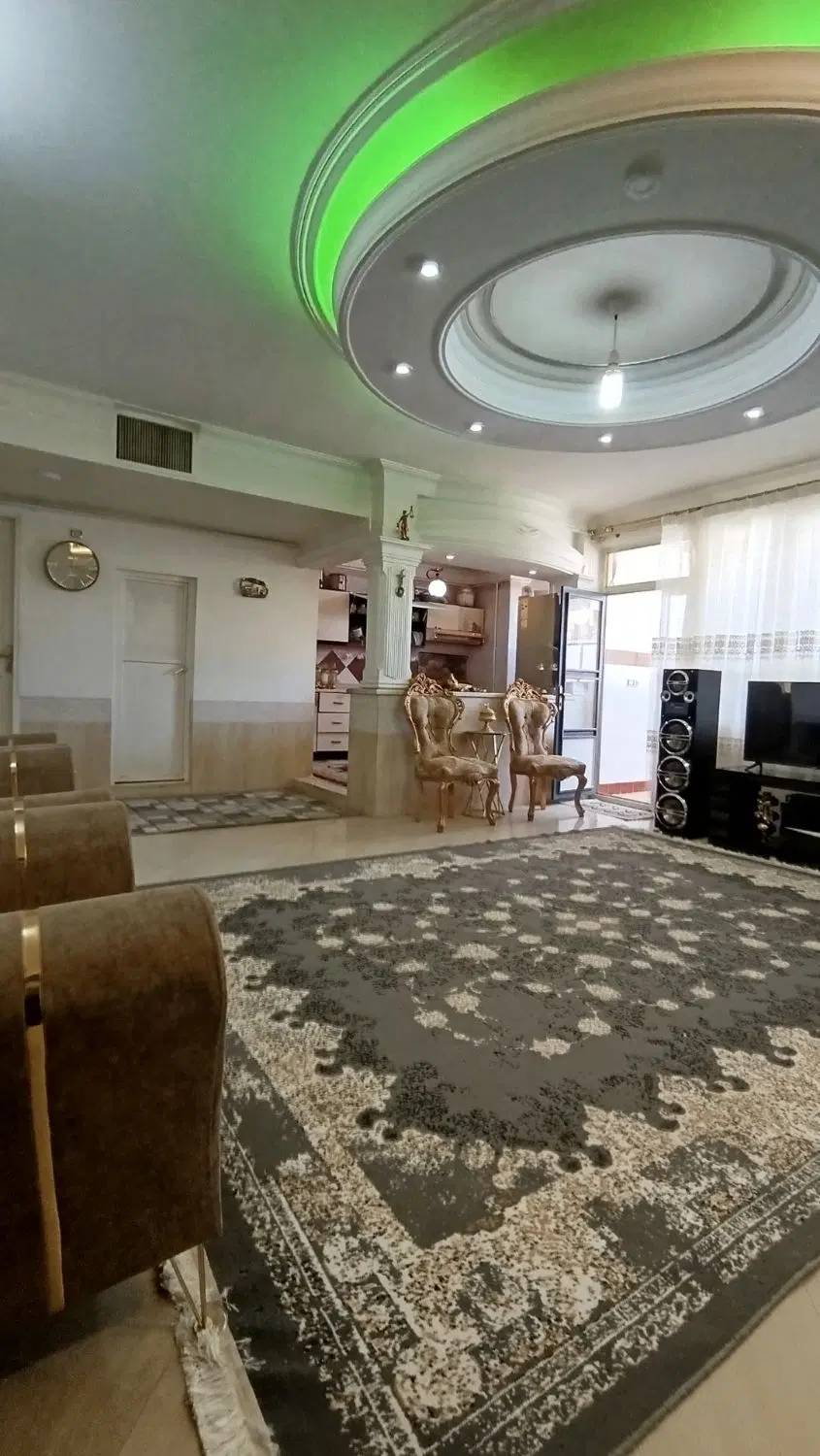 فروش آپارتمان حاشیه خ ۲۰ متری