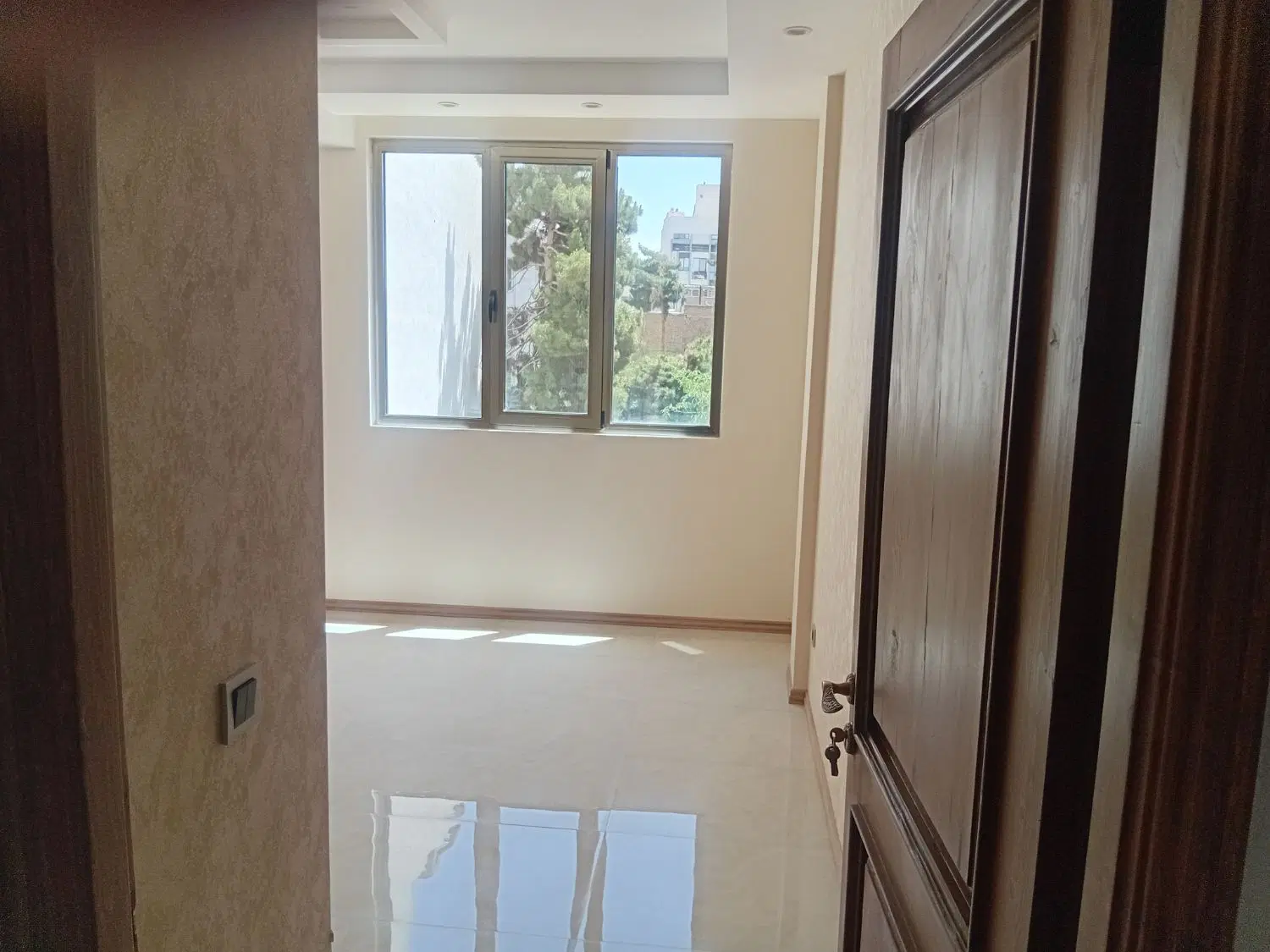دفتر کار در بست دو طبقه ۶۰ متری بسیار مرتب