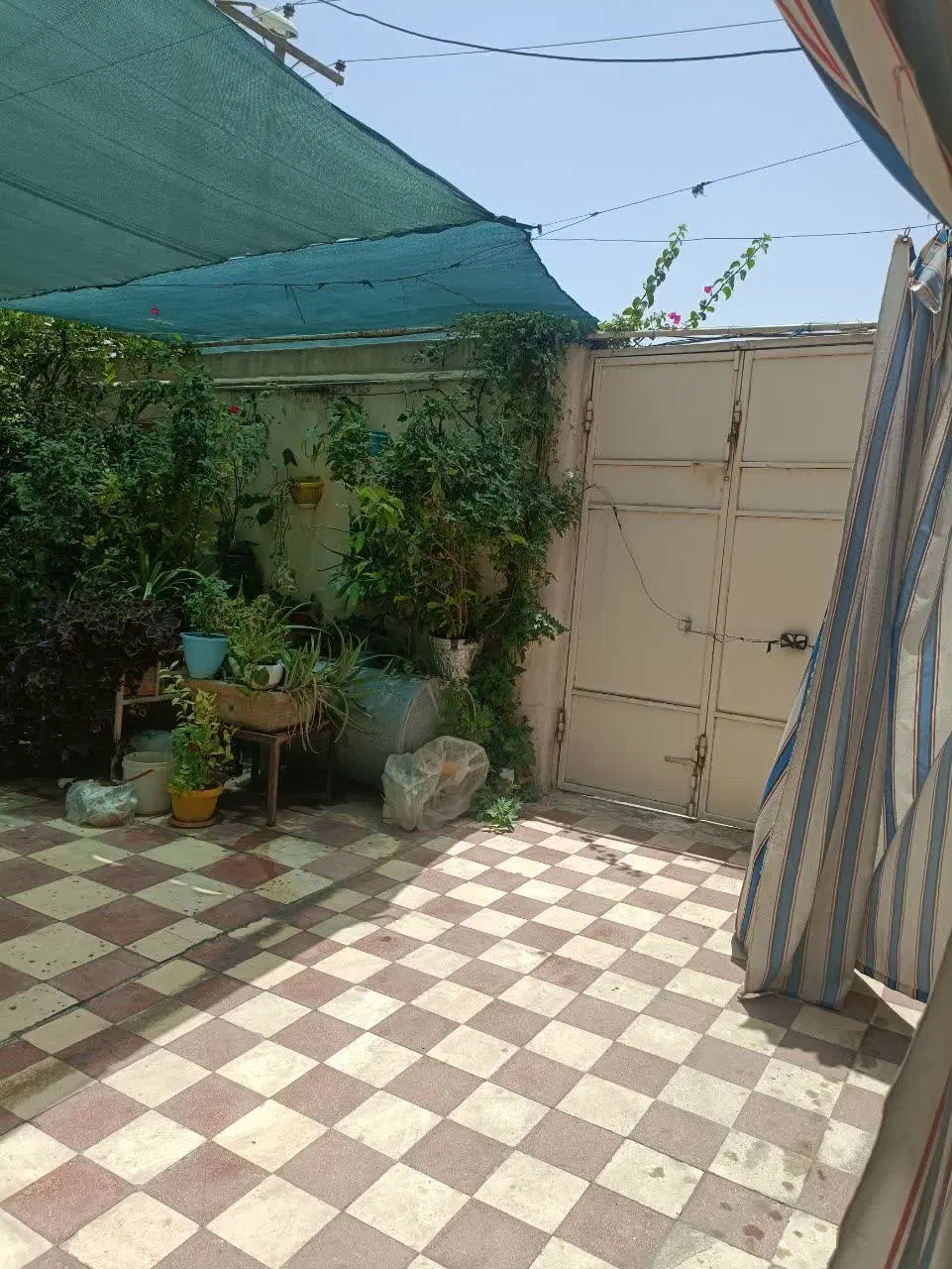 منزل ویلایی با یک باب مغازه تجاری