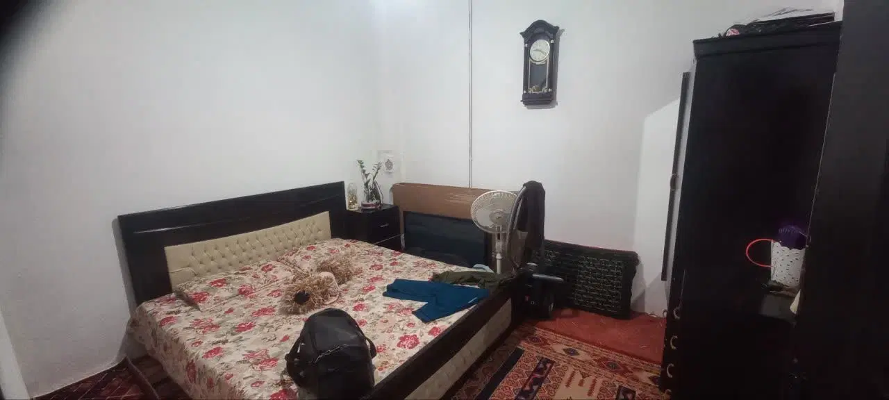آپارتمان ۸۱ متری طبقه اول حاشیه خیابان ۳۰ متری