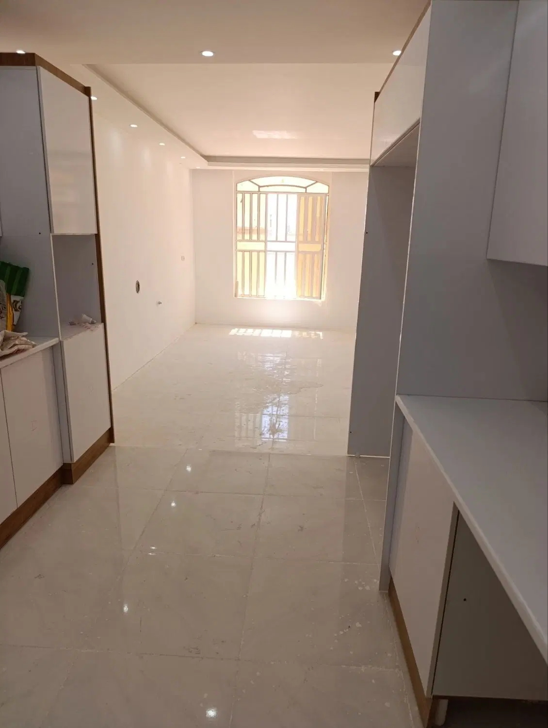 فروش همکف از دو طبقه