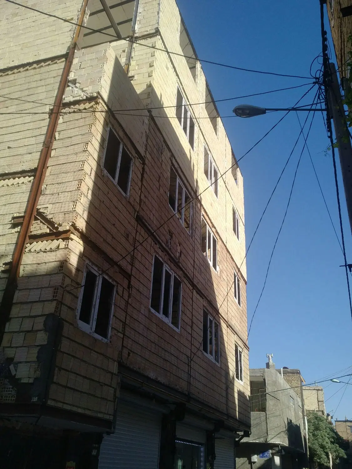90متر.سفتکاری. زیر فی .سرنبش باپشت بام اختصاصی