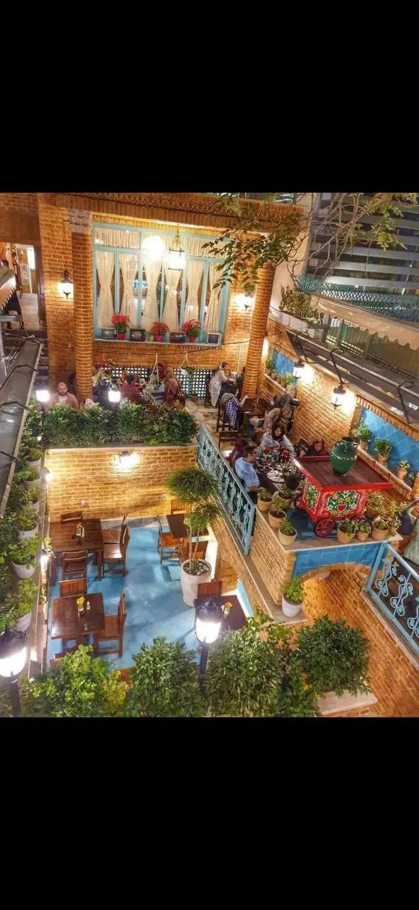 فروش ۳۰۰ متر  تجاری رستورانی لوکیشن خوب لاله زار