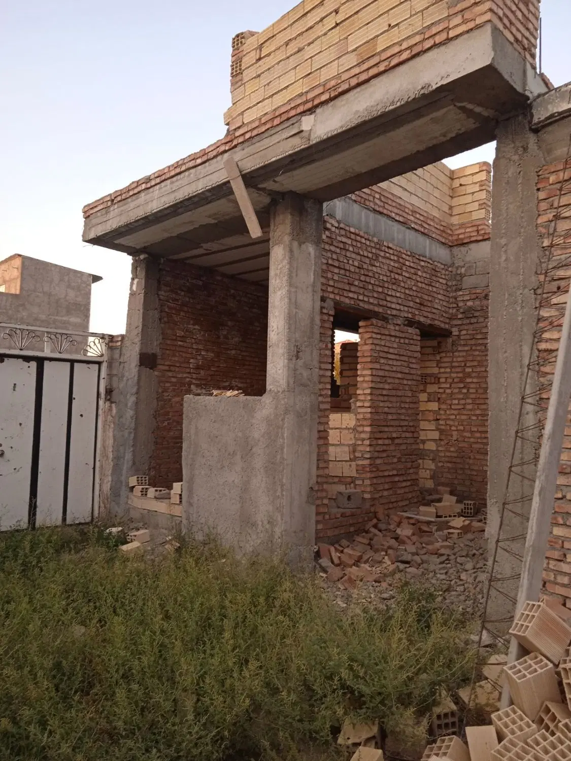 خانه نیمه ساخت 84 متری بلوار جانبازان