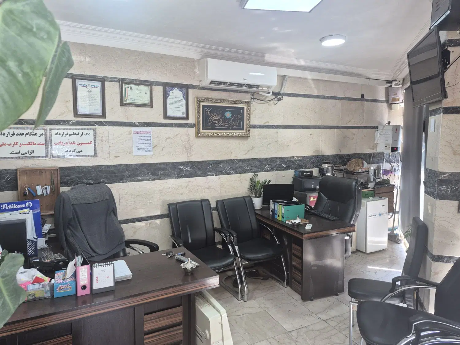 ۱۷متر مغازه _بر ۷_۶۰ _زیر برج ۲۴۰ واحدی _روبه پارک