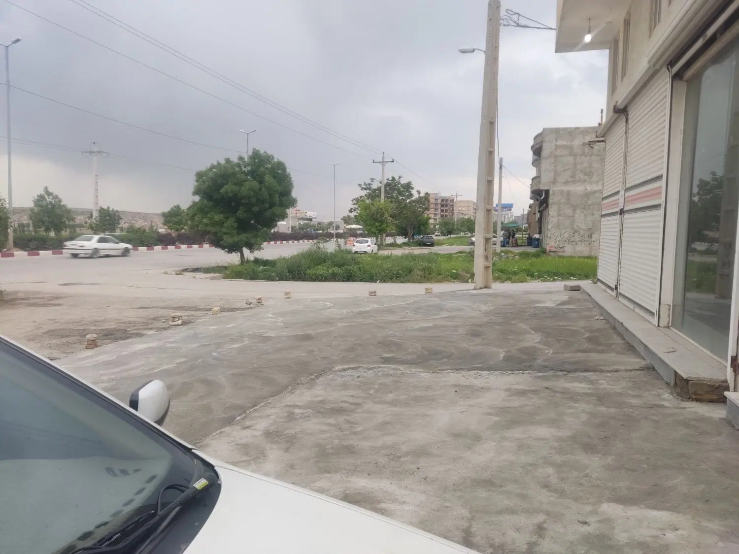 اجاره یک دهنه مغازه، برق سه فاز بر ۶۴ متری