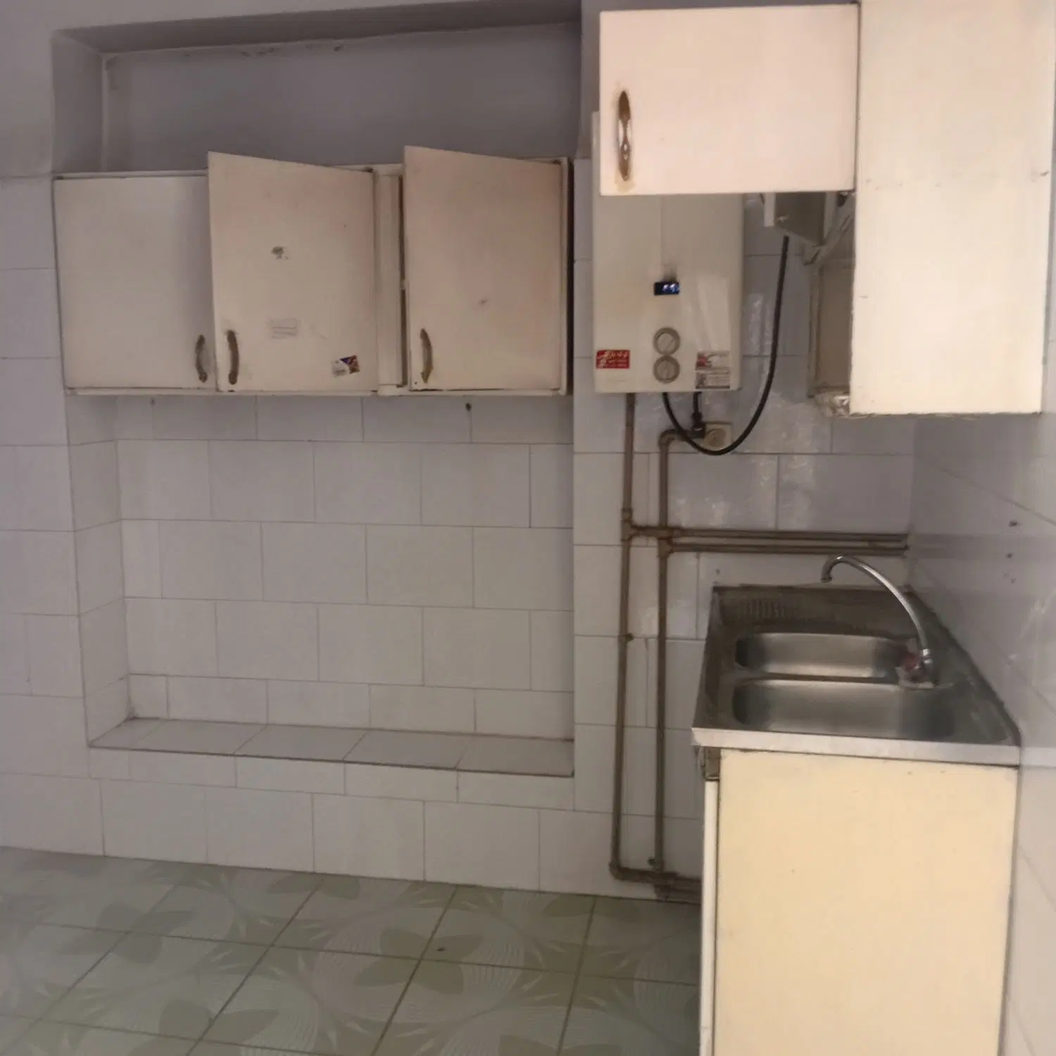 خانه ویلایی ۱۰۰ متری بر خیابان نقلیه