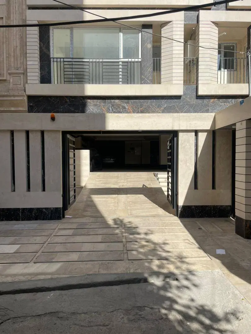 فروش آپارتمان ۱۴۰ متری، سه‌خوابه، دو پارکینگ سندی
